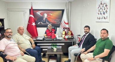 Piraziz Belediye Başkanı Ayyıldız ve AK Parti Heyetinden Kızılay Giresun Şubesine Ziyaret