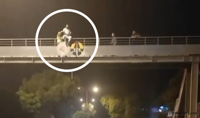 Polis, yaya köprüsündeki intiharı son anda önledi