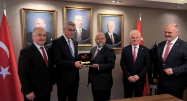 Sağlık Bakanı Memişoğlu, MHP Giresun İl Başkanlığı ve Giresun Esnafını Ziyaret Etti