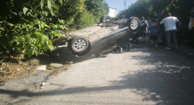 Samsun'da devrilen otomobildeki 4 kişi yaralandı
