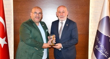 Şebinkarahisar Belediye Başkanı Şentürk’e “Yılın Başarılı Belediye Başkanı” Ödülü