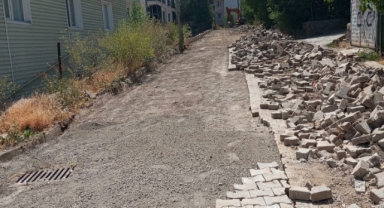 Şebinkarahisar’da Parke Taşı Yenileme Çalışmaları Sürüyor