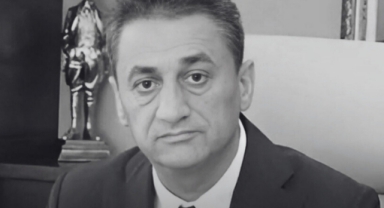 Sivas'ta trafik kazası geçiren Bitlis eski Valisi Erol Karaömeroğlu hayatını kaybetti