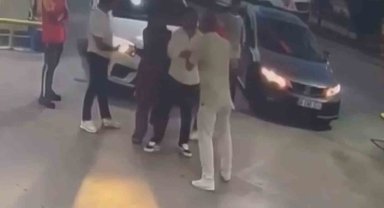 Sürücülerin şerit kavgası kanlı bitti: 1 yaralı
