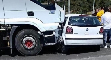 Tır ile otomobil çarpıştı: 1'i ağır 3 yaralı