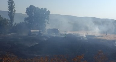 Tokat'ta çıkan anız yangınında yaklaşık 5 dönüm alan zarar gördü