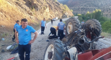 Traktör devrildi: 1 ölü
