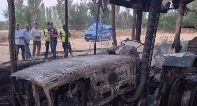 Traktörden çıkan yangında 5 dönüm arazi kül oldu