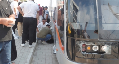 Tramvayın çarptığı genç kız yaralandı