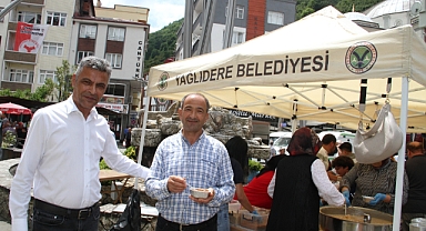 Yağlıdere'de Aşure Dağıtımı Yapıldı: Başkan İbaş'tan Birlik ve Beraberlik Mesajı