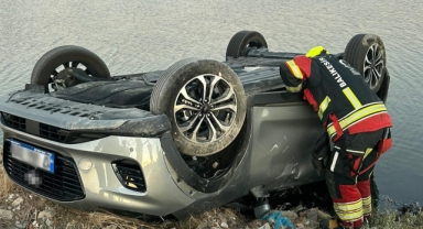 Yol dışına savrulan otomobil takla attı, sürücü kayıp