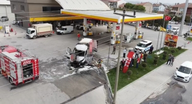 Akaryakıt istasyonunda araç yangını!