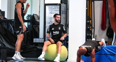 Beşiktaş, günün ikinci antrenmanını salonda yaptı