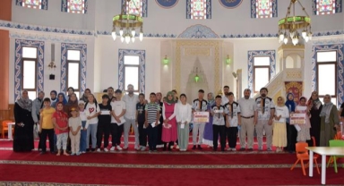 Camiye Gelen Çocuklar Dini Bilgilerde Yarıştı: Giresun'da Ödüller Sahiplerini Buldu