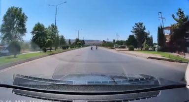 Canlarını hiçe saydılar, motosikletlerin üzerine yatarak yarıştılar