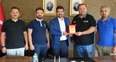 Çotanak Off-Road Ekibi’nden Piraziz Belediye Başkanı Ayyıldız'a Teşekkür Plaketi