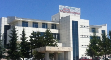 D100’de kontrolden çıkan hafif ticari şarampole devrildi: 2’si çocuk 4 yaralı