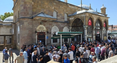 Denizde boğularak can veren gençler son yolculuğuna uğurlandı