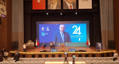 Devlet Bahçeli'den AK Parti'nin 24. Kuruluş Yıl Dönümüne Özel Anlamlı Çelenk