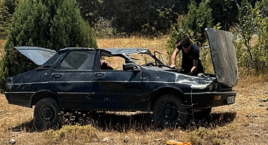 Devrilen otomobildeki 2 kişi yaralandı