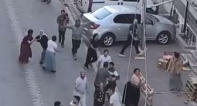 Ev sahibi kiracı tartışmasında ortalık karıştı; o anlar kamerada