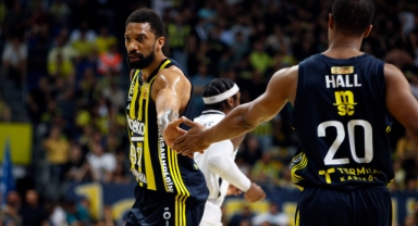 Fenerbahçe, Khem Birch'ün sözleşmesini 1 yıl uzattı