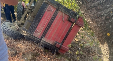 Fındık işçilerini taşıyan traktör devrildi: 4 yaralı