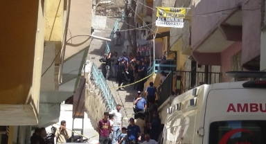 Genç çift evde silahla vurulmuş halde ölü bulundu