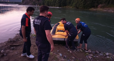 Giresun'da Harşit Çayı'nda balık tutarken mahsur kalan 2 kişi kurtarıldı