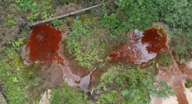 Giresun Kuzalan Tabiat Parkı’nın Kızıl Suyu ve Travertenleri Ziyaretçileri Büyülüyor