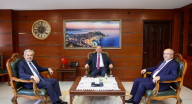 Giresun Valiliği’nde Akademik Ziyaret: Rektör Ünüvar’dan Nazik Buluşma