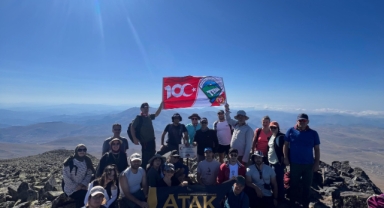 Giresun ve Trabzonlu sporcular Karagöl dağına tırmandı