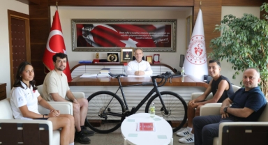 Giresunlu Bisikletçilerden İl Müdürü Muzaffer Ergün’e Anlamlı Ziyaret