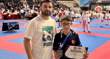 Giresunlu Sporcu Rüzgar Kara, Uluslararası Marmara Cup Karate Şampiyonası’nda Gümüş Madalya Kazandı