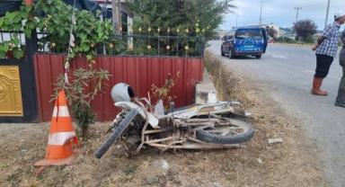 Hafif ticari araçla çarpışan motosikletteki baba ve kızı yaralandı