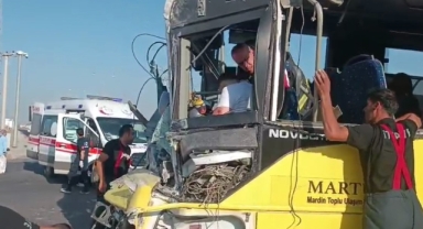 Halk Otobüsü İle Tırın Çarpıştığı Feci Kazada 1 Kişi Hayatını Kaybetti, 11 Kişi Yaralandı