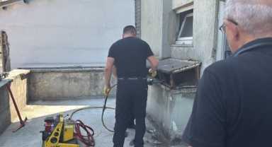 Havalandırma boşluğuna düşen kedi kurtarıldı