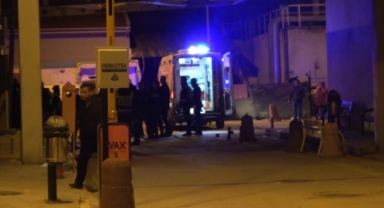 İzinsiz tezgah tartışması kanlı bitti: 2 zabıta memuru yaralandı