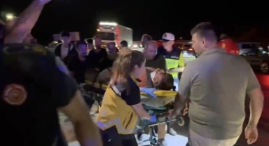 Kamyon Şarampole Yuvarlandı: Sürücü Araçtan Fırladı