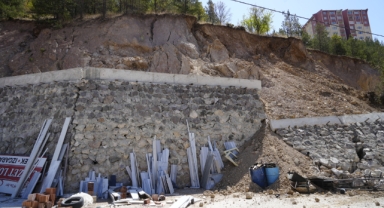Karadeniz'in o kentinde heyelan riski nedeniyle 25 iş yeri boşaltıldı