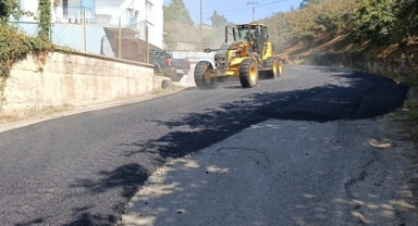 Keşap Belediyesi’nden Ulaşım Konforunu Artıran Hizmet: Fındıklı Mahallesi’nde Asfaltlama Çalışmaları Sürüyor