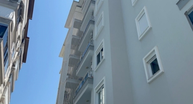 Klima takarken dengesini kaybeden kişi 6. kattan zemine düştü