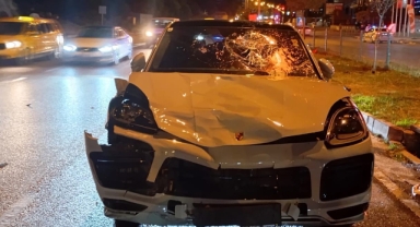 Lüks otomobil motosiklete çarptı: 2 ölü