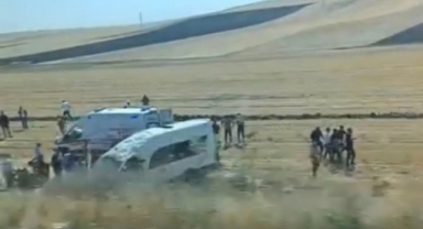 Malazgirt yolunda kaza: 1'i ağır 10 kişi yaralandı