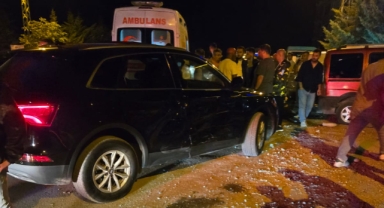 Motosiklet ile otomobilin çarpıştığı kazada 2 kişi yaralandı.