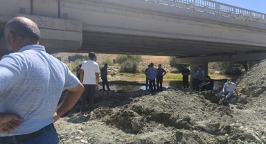 Nehre uçan otomobilde kayıp kadın yolcuya ulaşılmaya çalışılıyor