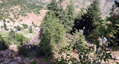 Otomobil uçuruma yuvarlandı: 2 ölü