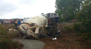 Otomobile çarparak devrilen beton mikserin sürücüsü hayatını kaybetti