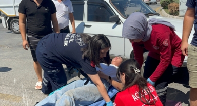 Otomobilin çarptığı motosikletli hamile kadın yaralandı