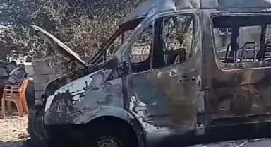 Park Halindeki Midibüs Alev Alev Yandı